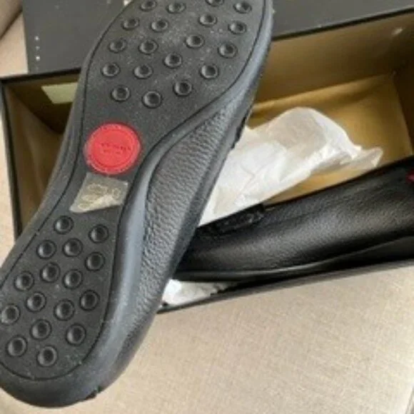 Black and Gold Shoes with Sleek Design - Picture 6 of 8